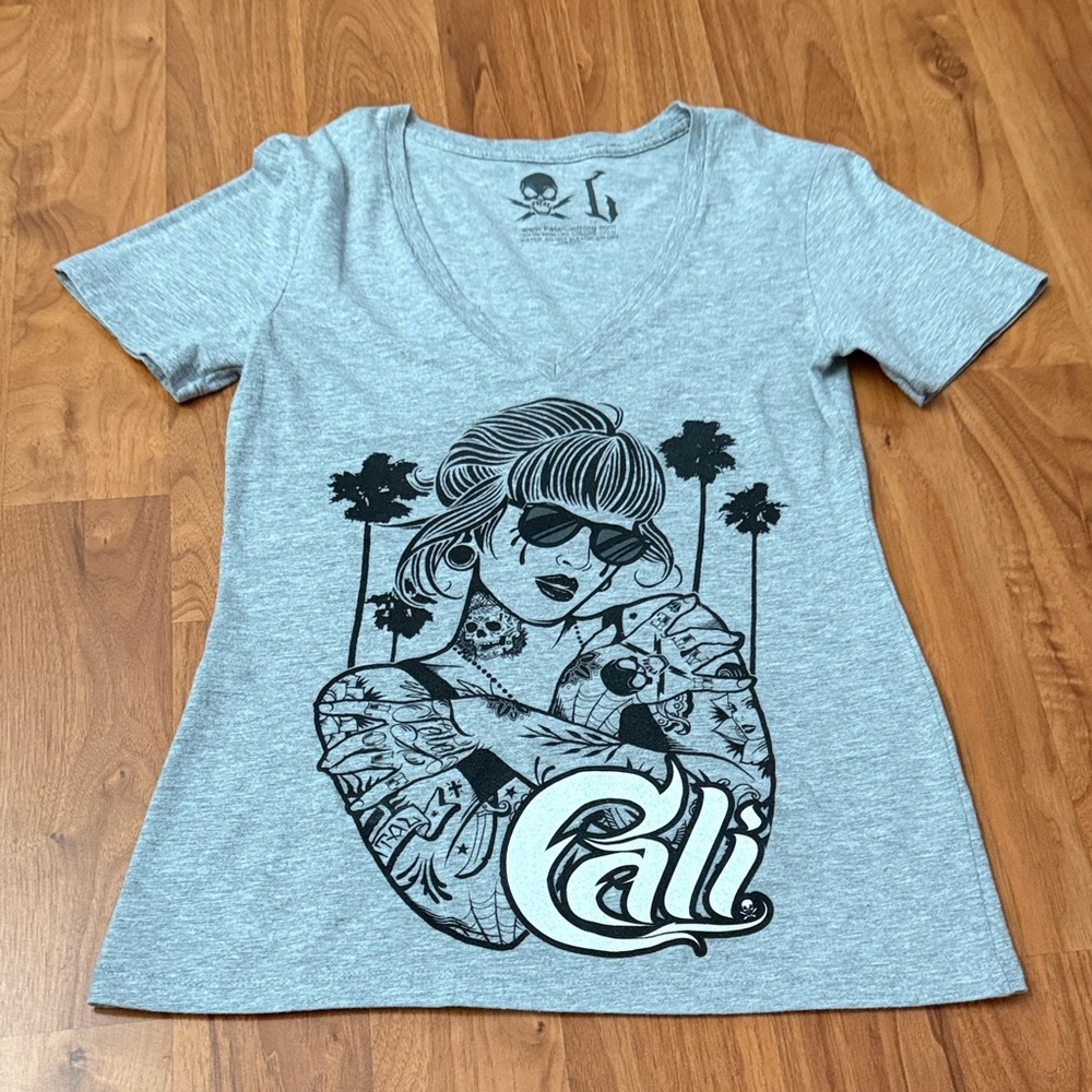 Fatal Clothing Cali Graphic V-Neck Tee in Heather Gray